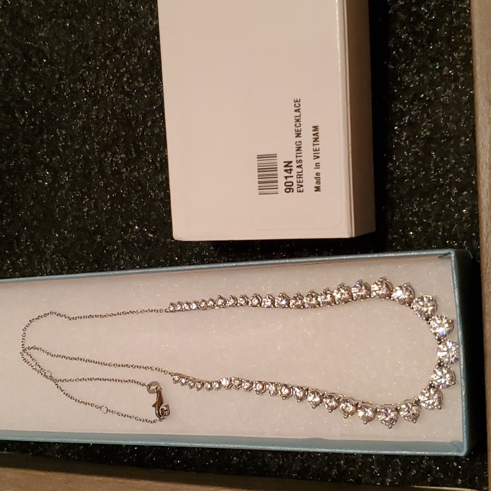 NIB. Touchstone Crystal everlasting necklace - Picture 3 of 3